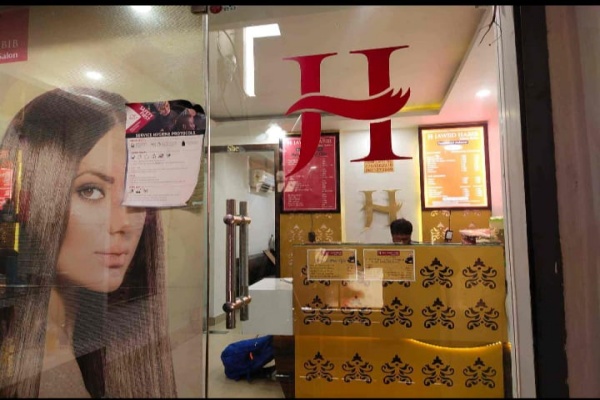 The Jawed Habib Unisex Salon